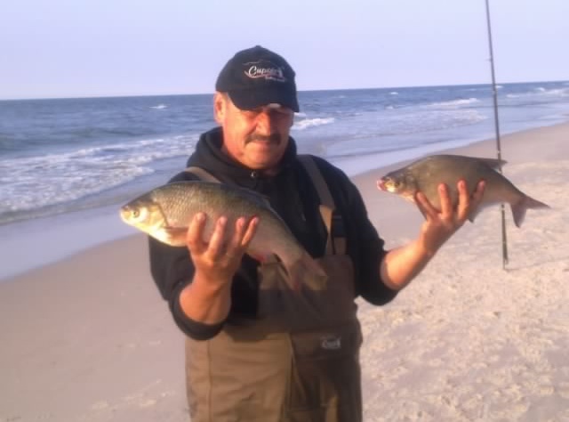 Surfcasting w Dębkachjaź z plaży